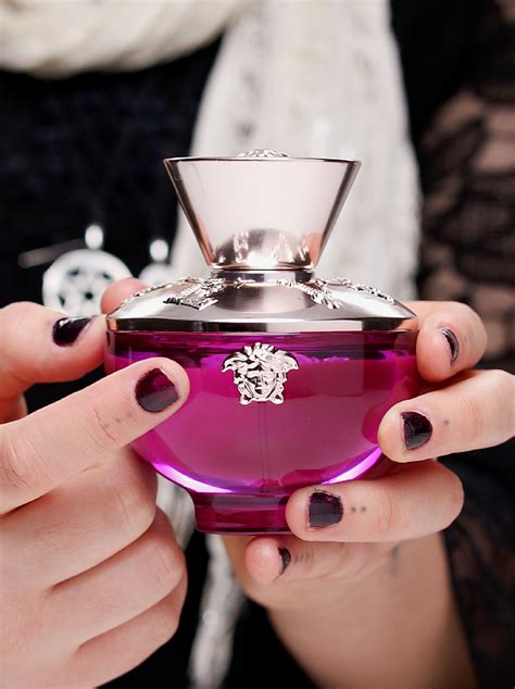 Versace Dylan Purple Eau de Parfum Review .